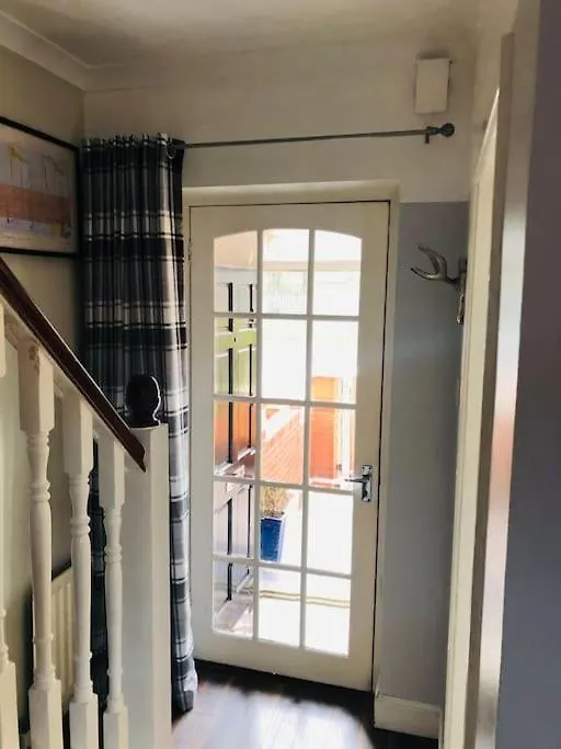 Cosy Two Bed Terraced House 7Min Drive From City 贝尔法斯特 英国