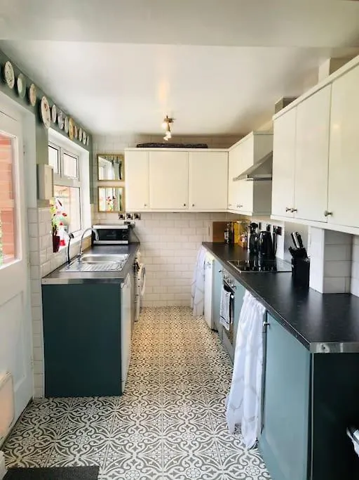 Cosy Two Bed Terraced House 7Min Drive From City 贝尔法斯特 英国