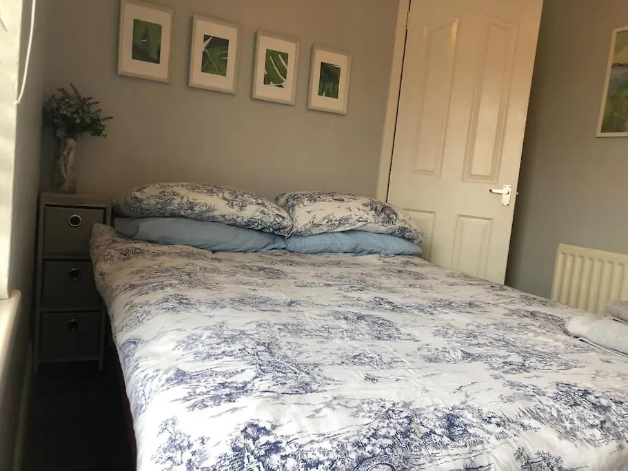 度假居 Cosy Two Bed Terraced House 7Min Drive From City 贝尔法斯特 英国