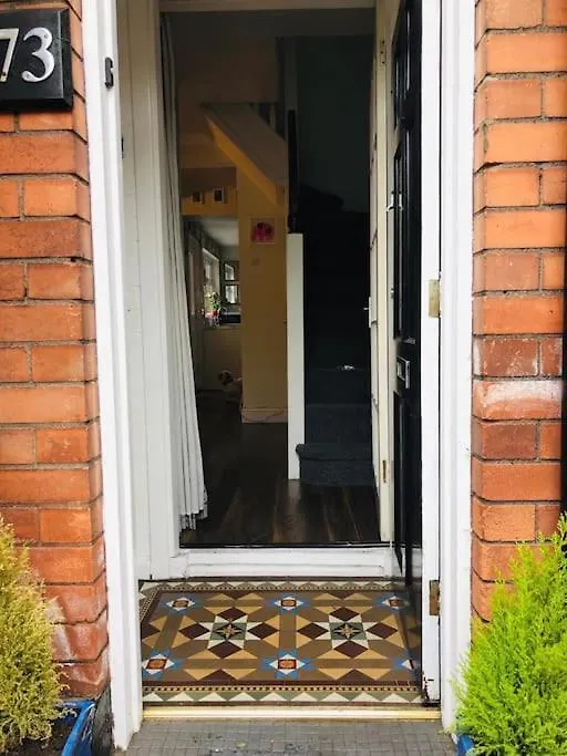 Cosy Two Bed Terraced House 7Min Drive From City 贝尔法斯特 0*,  英国