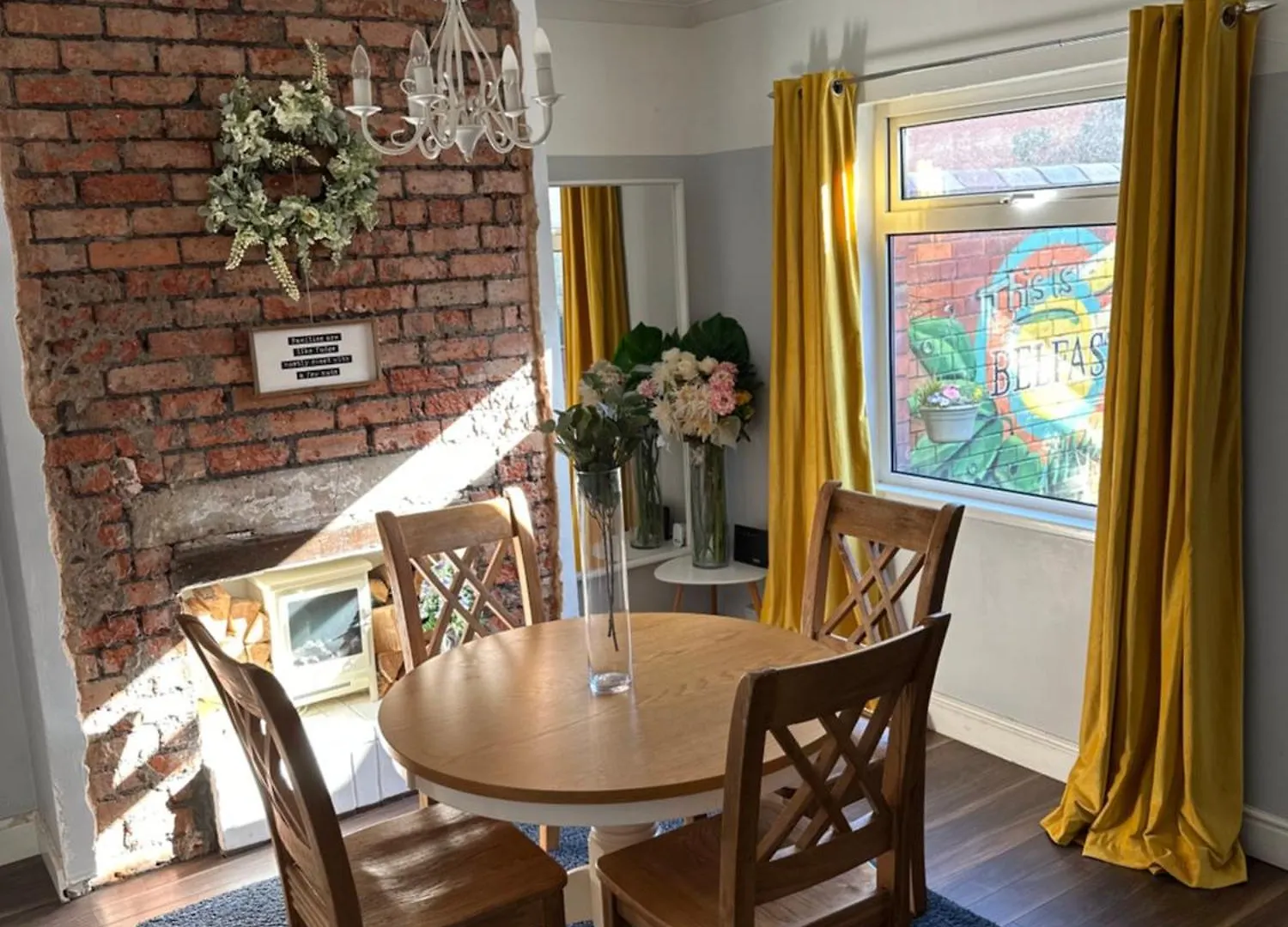 Cosy Two Bed Terraced House 7Min Drive From City 贝尔法斯特 度假居