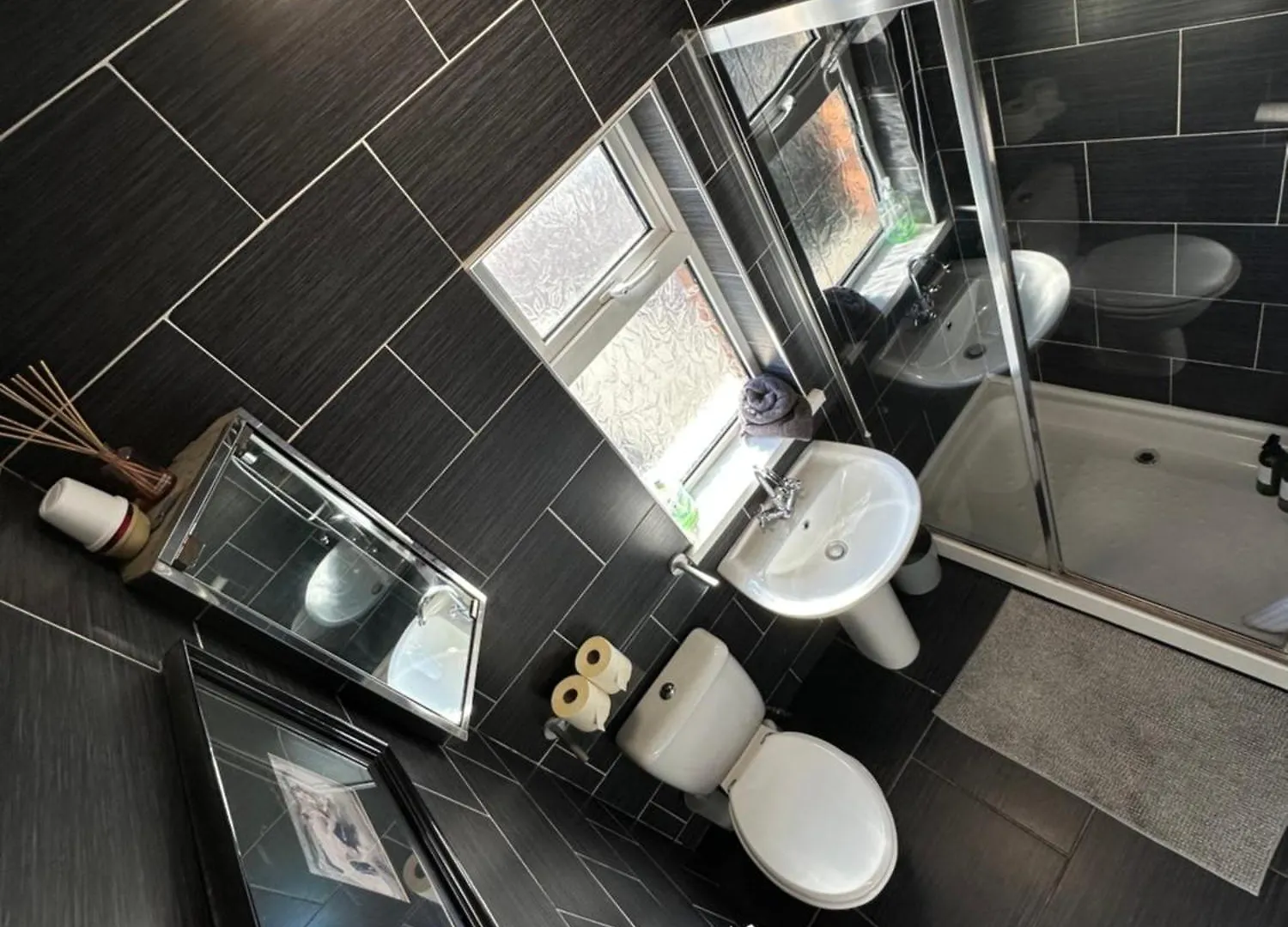 Cosy Two Bed Terraced House 7Min Drive From City 贝尔法斯特 度假居
