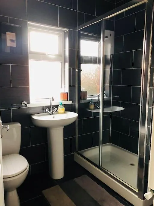 Cosy Two Bed Terraced House 7Min Drive From City Belfast