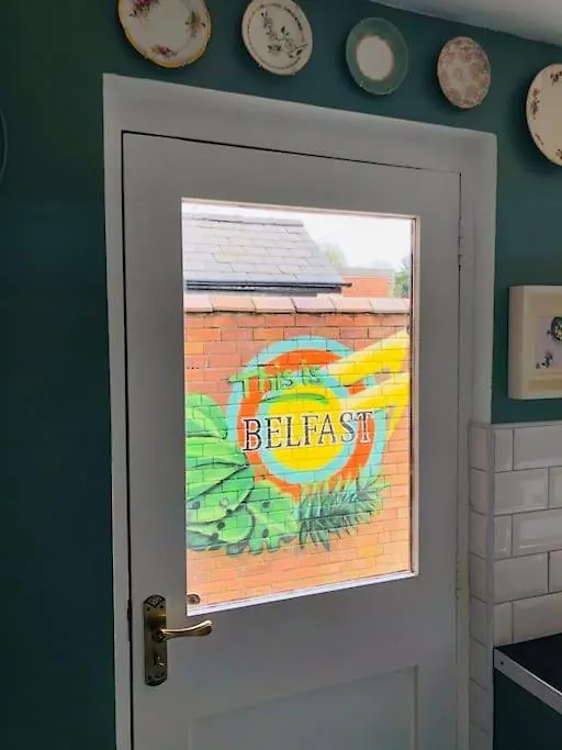 Cosy Two Bed Terraced House 7Min Drive From City Belfast 0*,