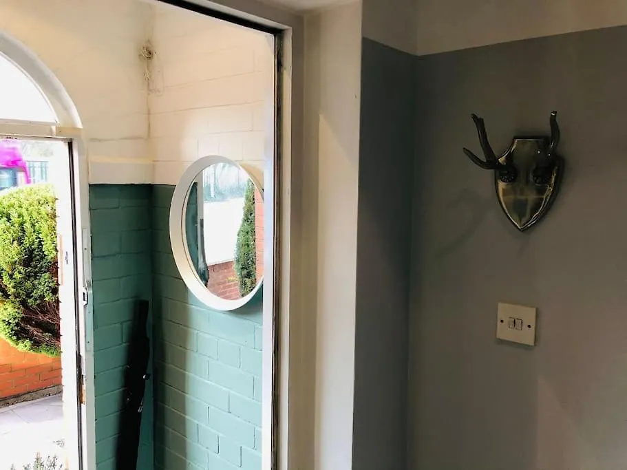 Feriehus Cosy Two Bed Terraced House 7Min Drive From City Belfast